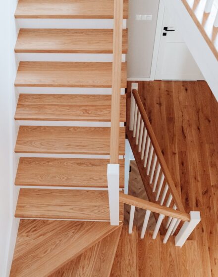 A space that radiates tranquillity: Wooden doors combined with oak stairs and floor