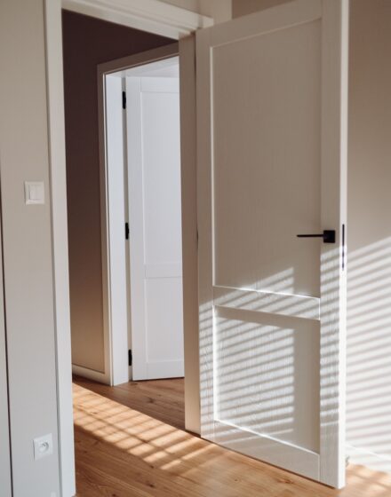 A space that radiates tranquillity: Wooden doors combined with oak stairs and floor