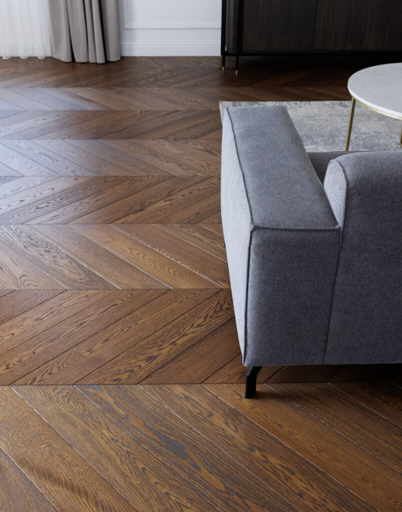 Creating Harmony: Chevron Parquet and Oak Stairs for an Elegant, Unified Style