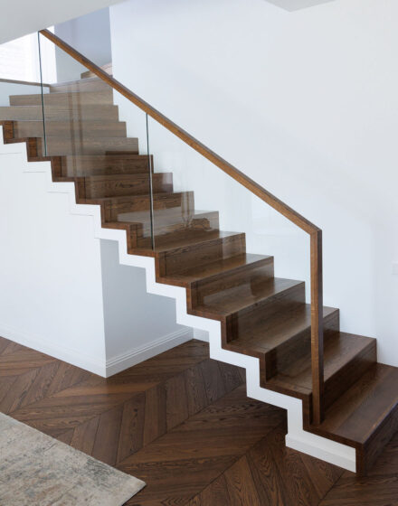 Creating Harmony: Chevron Parquet and Oak Stairs for an Elegant, Unified Style