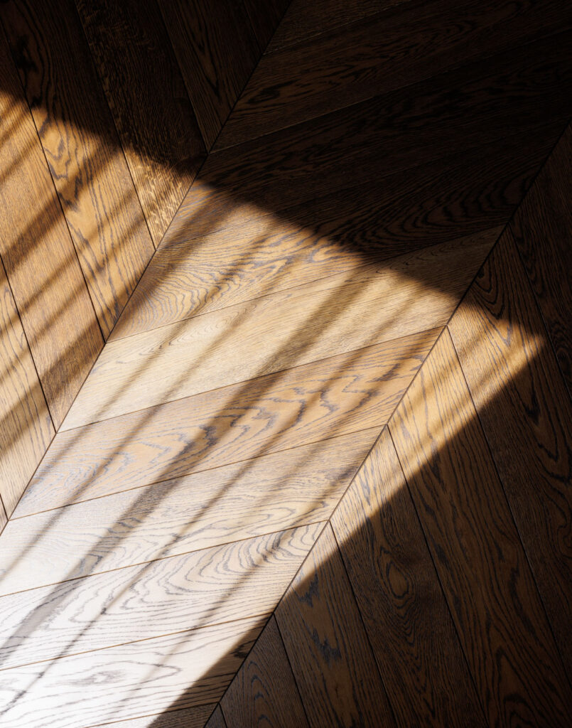 Creating Harmony: Chevron Parquet and Oak Stairs for an Elegant, Unified Style