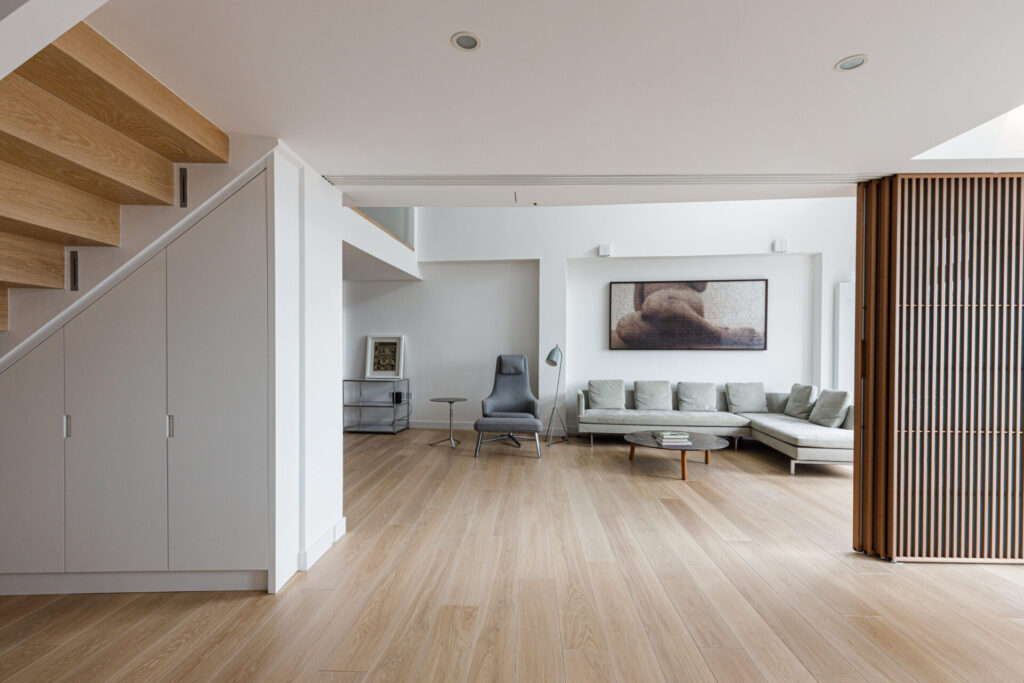 Oak flooring: E-2410 Ivory