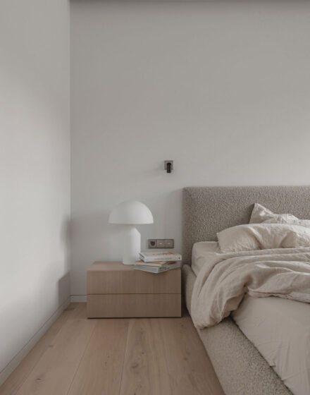 Embracing Space: Interior That Balances Functionality and Timeless Minimalism