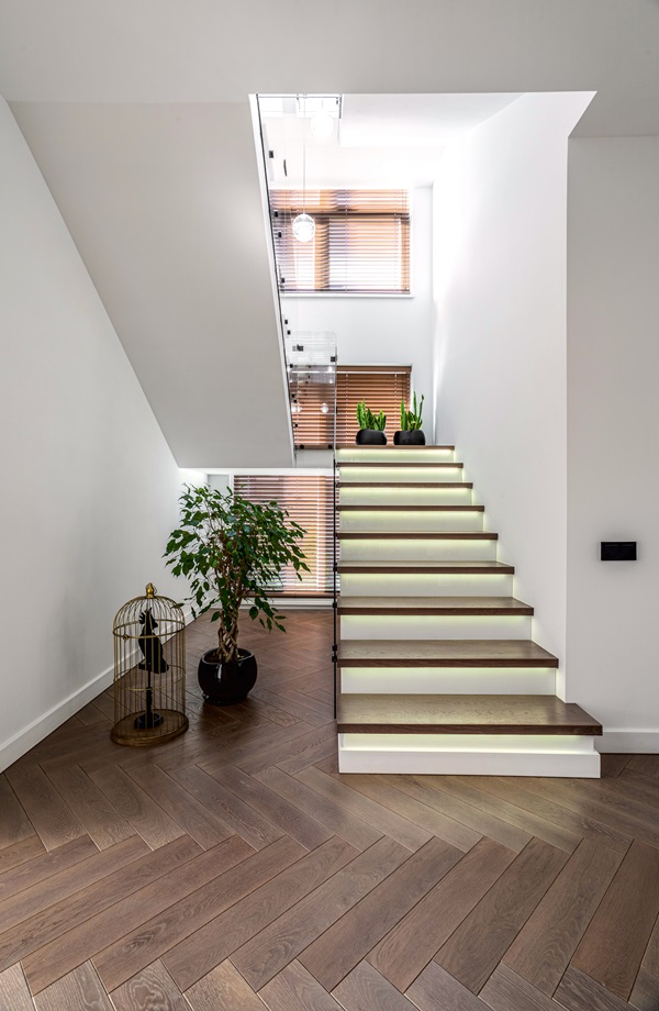 Manufacturing Oak Stairs: A Close Partnership Helps to Achieve the Desired Results