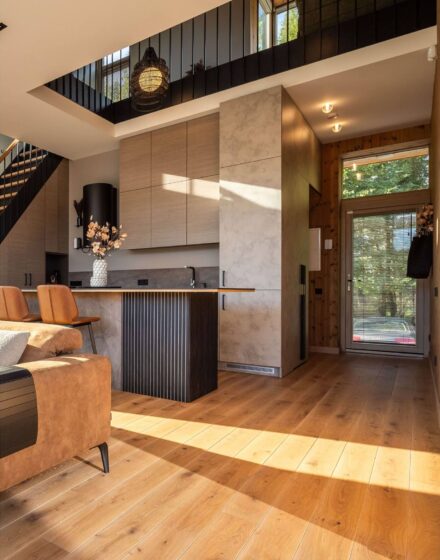 Nature inspired Coastal Interior Featuring Oak Wood Flooring, Earthy Colour Pallete and Captivating Forest Views