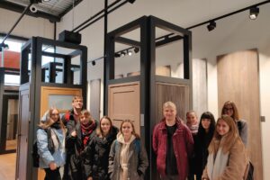 Students visiting Medžio Stilius showroom