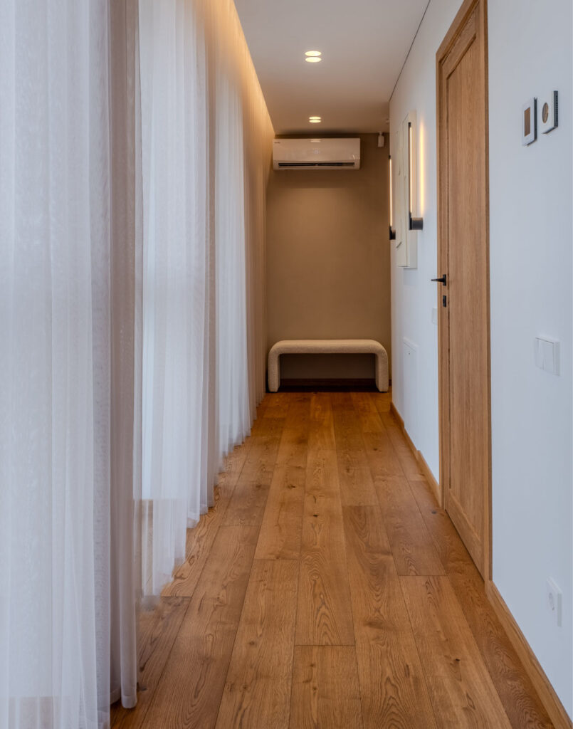 Subtle Beauty of Oak Floors and Doors in a Cozy, Autumn Inspired Interior