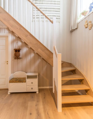 Wood Stairs: Blending Functionality and Aesthetics